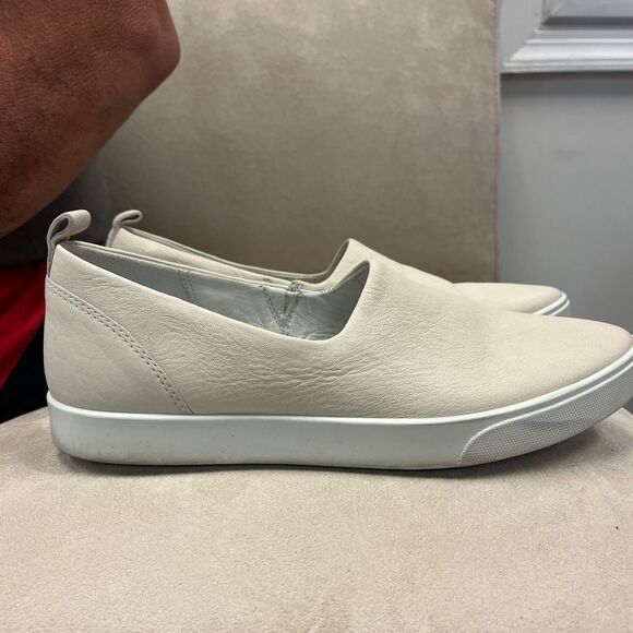 Ecco Cream Leather Slip On Sneakers sz 41 or US 10 EUC - Picture 1 of 7